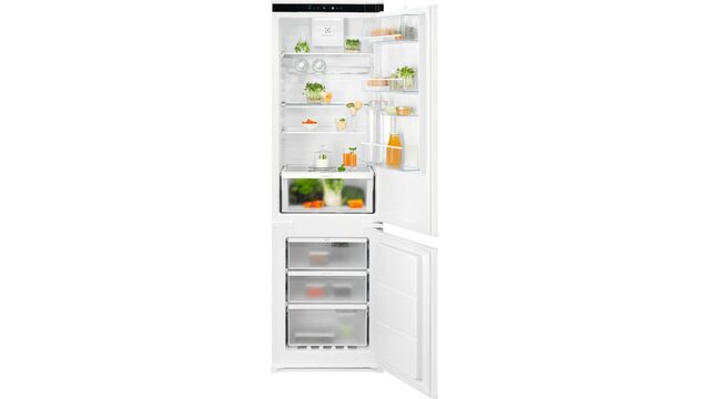 Холодильник Electrolux LNG7TE18S